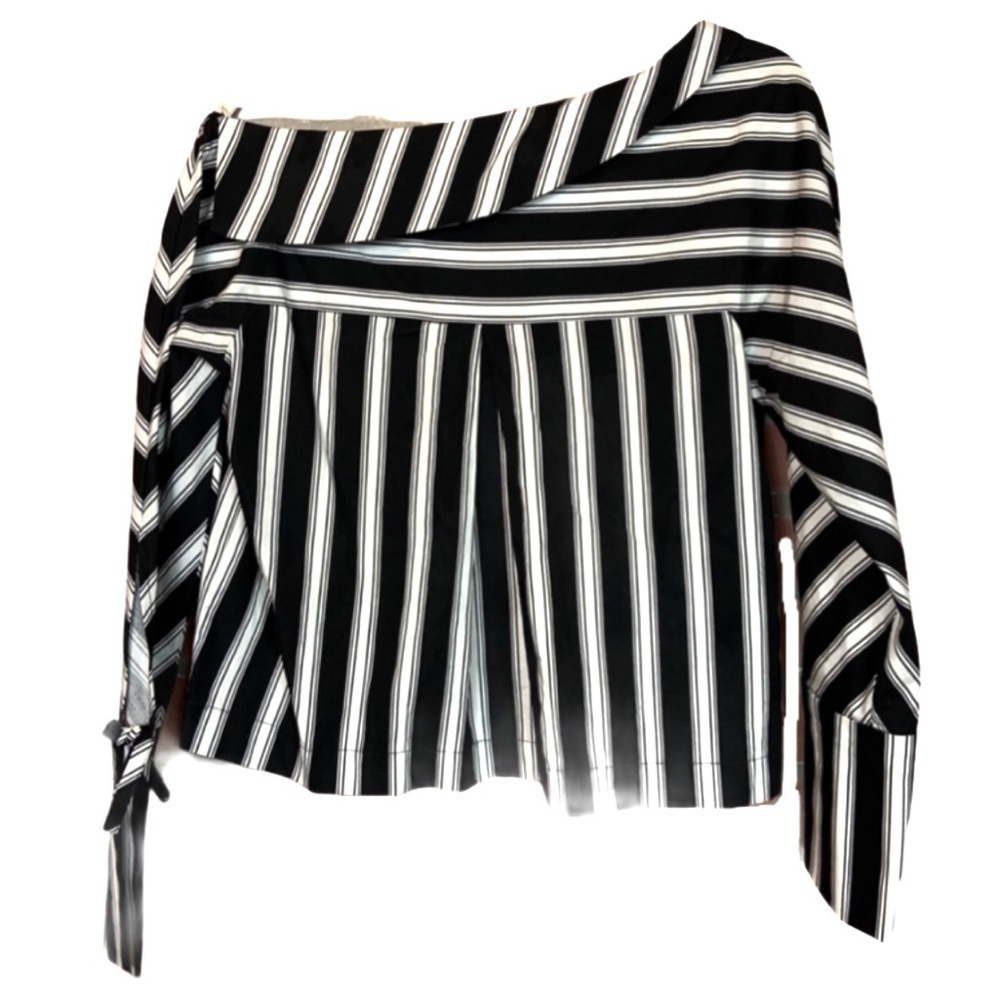 𝅺topshop asymmetrical Black and White top - Picture 3 of 7